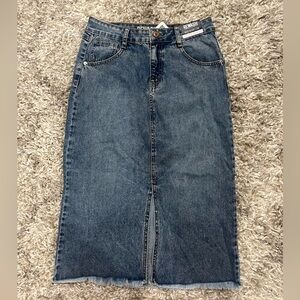 Size 7 Denim Midi Skirt from brand Rewash with slit in front